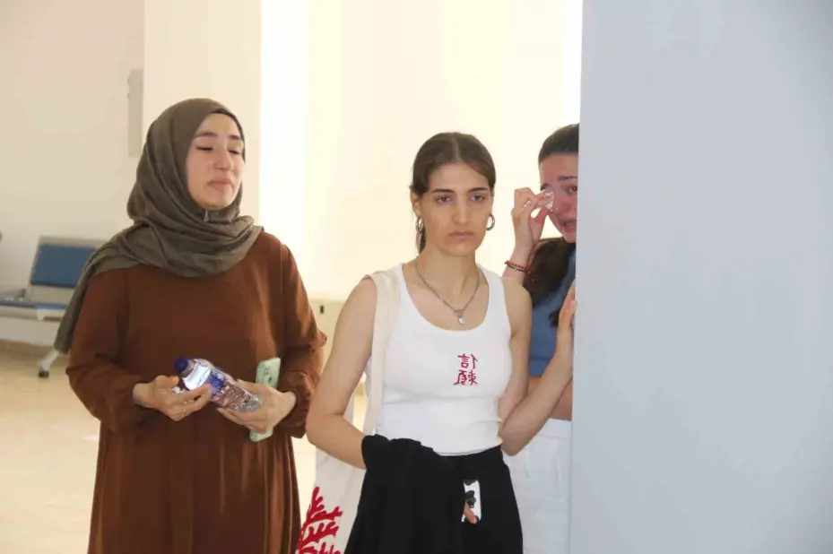 Acı tesadüf; çarpışan iki aracın birinde öğrencisini kaybetti, diğerinde yakını ağır yaralandı