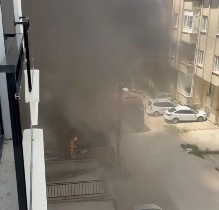 İnşaatın bekçi kulübesi alev alev yandı