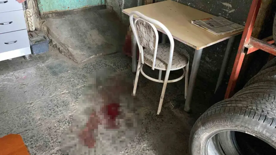 Sandalyeden düşen adam ağır yaralandı