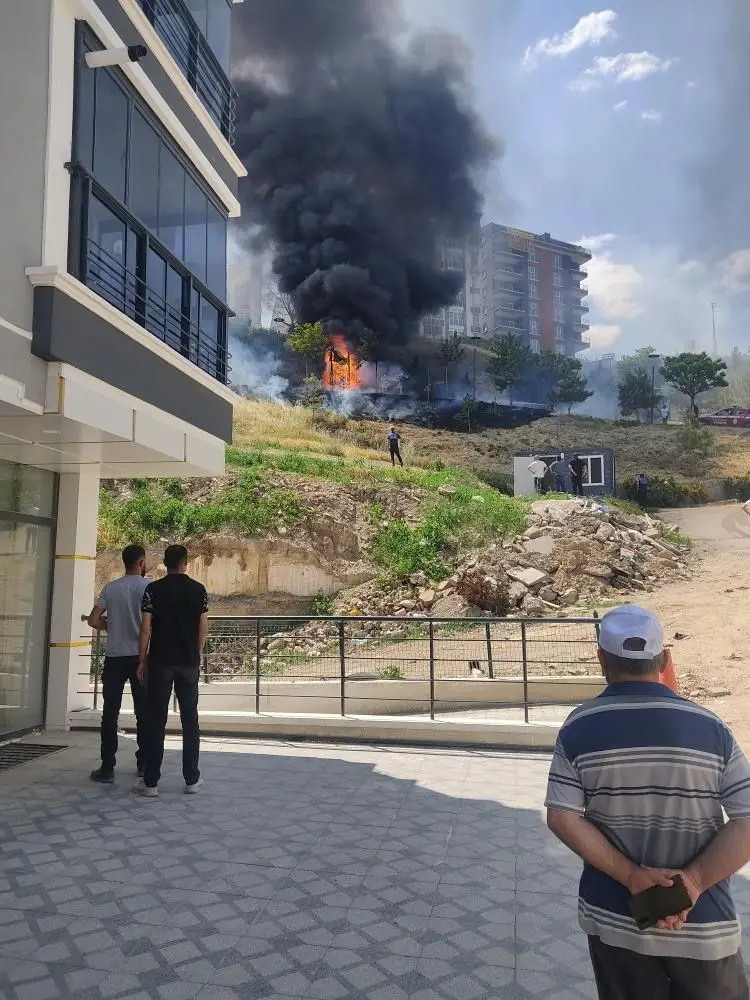 Ankara’da bir parkın 2 çocuk tarafından yakıldığı iddia edildi
