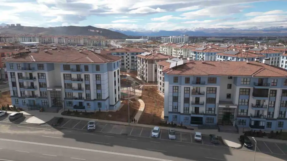 Bakan Kurum, Malatya’da tamamlanan konutları paylaştı