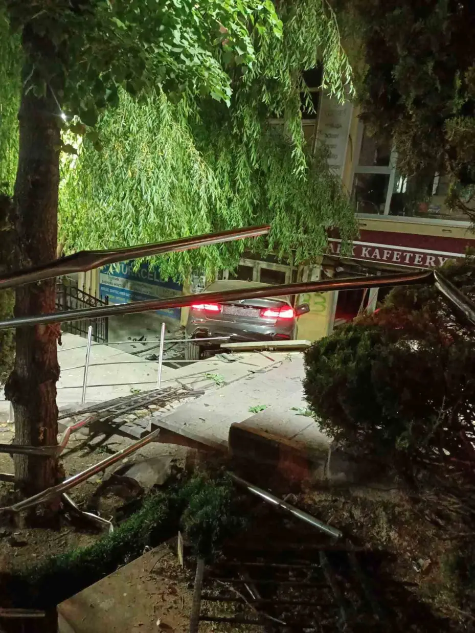 Akyurt Cumhuriyet Meydanı’nda gece saatlerinde korkutan kaza