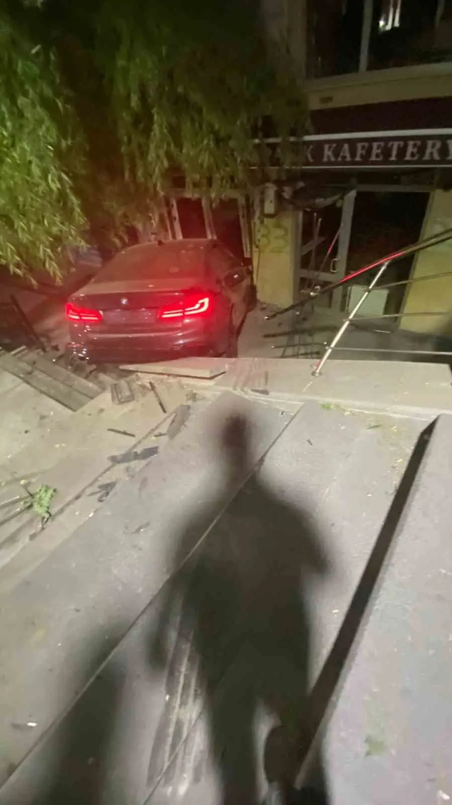 Akyurt Cumhuriyet Meydanı’nda gece saatlerinde korkutan kaza