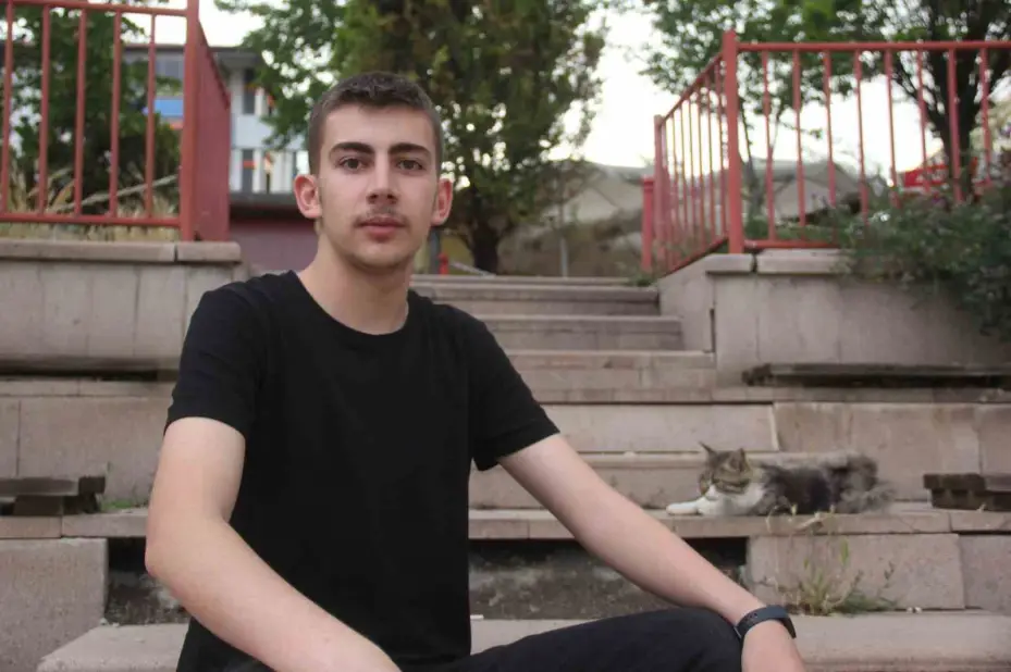 Karganın tehlikeli oyunu, çizgi film sahnelerini aratmadı