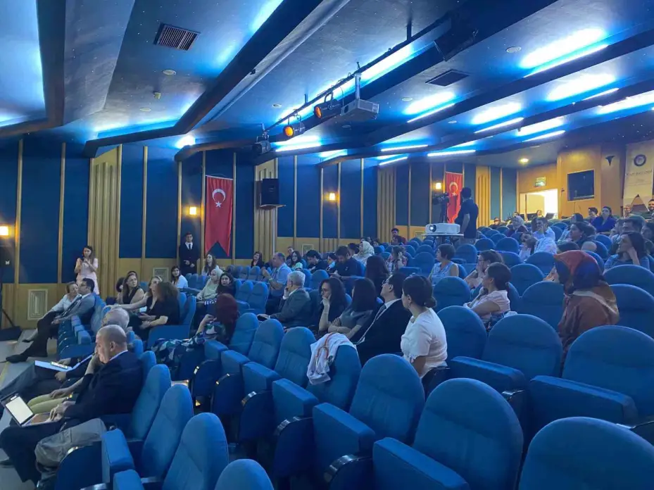 Prof. Dr. Dalgıç: "Aileler, özellikle 8 ve 9’uncu aylardan itibaren küçük maddeleri etrafta bulundurmamalılar"