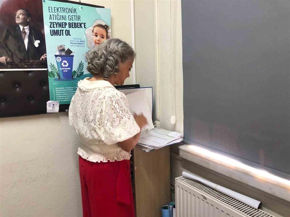 Muhtarlık görevinden kazandığı tüm parayı ihtiyaç sahibi çocuklara harcayacak