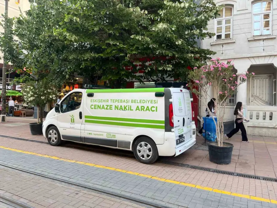 Emekli doktor evinde ölü bulundu