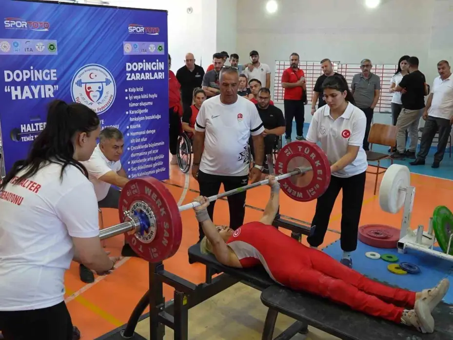 Bedensel engelli sporcular, Türkiye Şampiyonası’nda güçlerini gösterdi