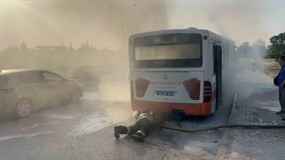 Eskişehir’de yolcu otobüsü yandı: 1 yaralı