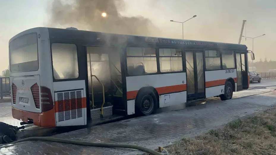 Eskişehir’de yolcu otobüsü yandı: 1 yaralı
