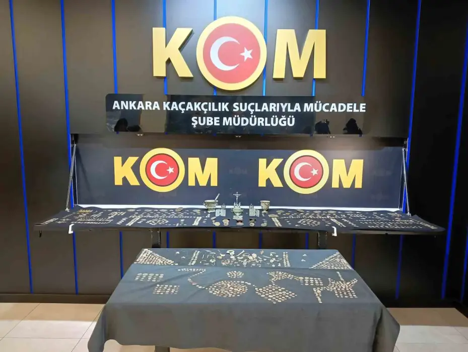 Ankara’da tarihi eser operasyonu: Eski dönemlere ait çok sayıda sikke ve eşya ele geçirildi