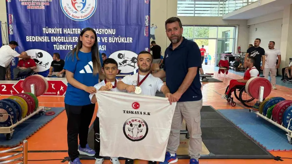 Kayserili bedensel engelli haltercilerden iki altın madalya