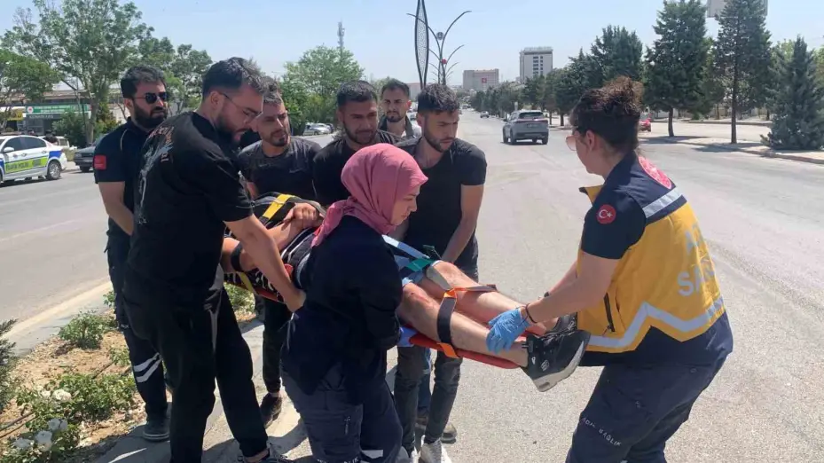 Karaman’da hafif ticari araç aydınlatma direğine çarptı: 1 yaralı