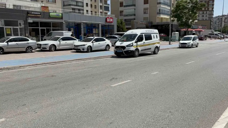 Otomobilin çarptığı bisikletli hayatını kaybetti