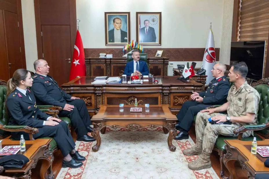 İl Jandarma Komutanı Demir ve jandarma personeli, Vali Aksoy’u ziyaret etti