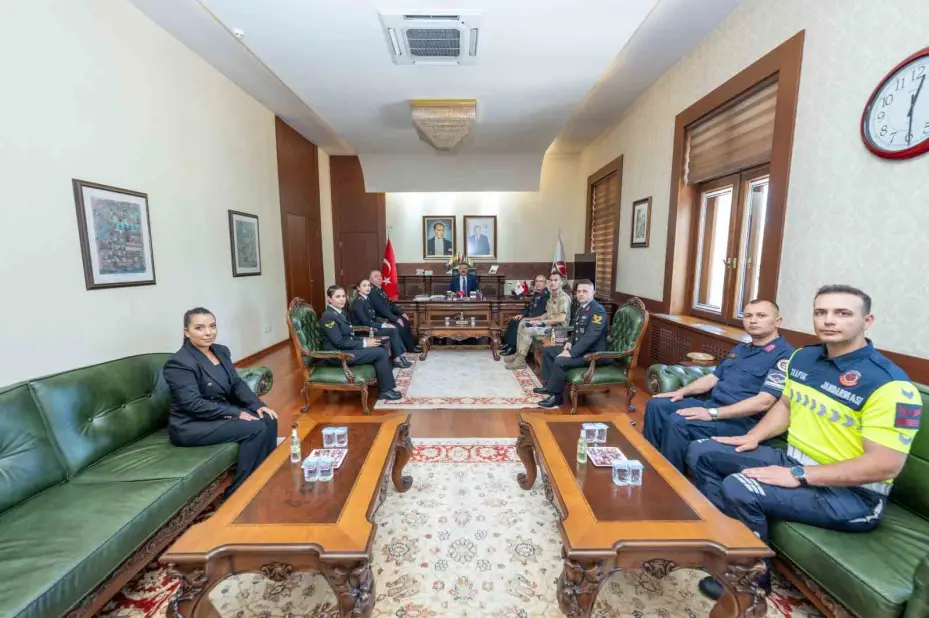 İl Jandarma Komutanı Demir ve jandarma personeli, Vali Aksoy’u ziyaret etti