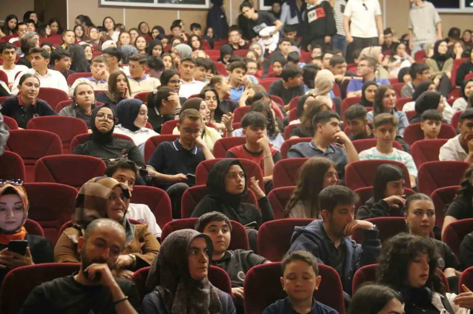 İyilik elçileri ödüllendirildi, ödüllerini Filistin’e bağışladılar