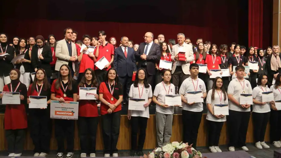 İyilik elçileri ödüllendirildi, ödüllerini Filistin’e bağışladılar