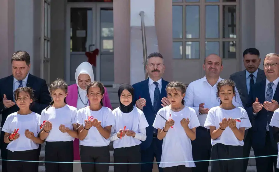 Sabri Kılıçoğlu Ortaokulu ve Süleyman Şah Anadolu Lisesi’nin açılış töreni yapıldı