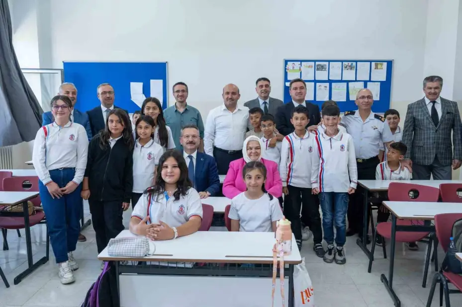 Sabri Kılıçoğlu Ortaokulu ve Süleyman Şah Anadolu Lisesi’nin açılış töreni yapıldı