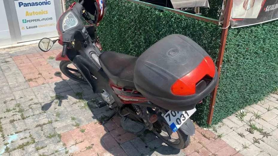 Karaman’da devrilen motosikletin sürücüsü yaralandı