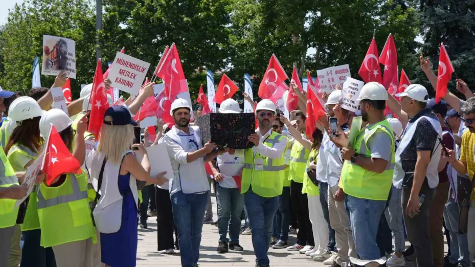 Mühendis TEK - SEN Enerji Sendikası Başkanı Güler: "Tüm haklarımızı savunan meslek kanunun acilen çıkartılmasını talep ediyoruz"