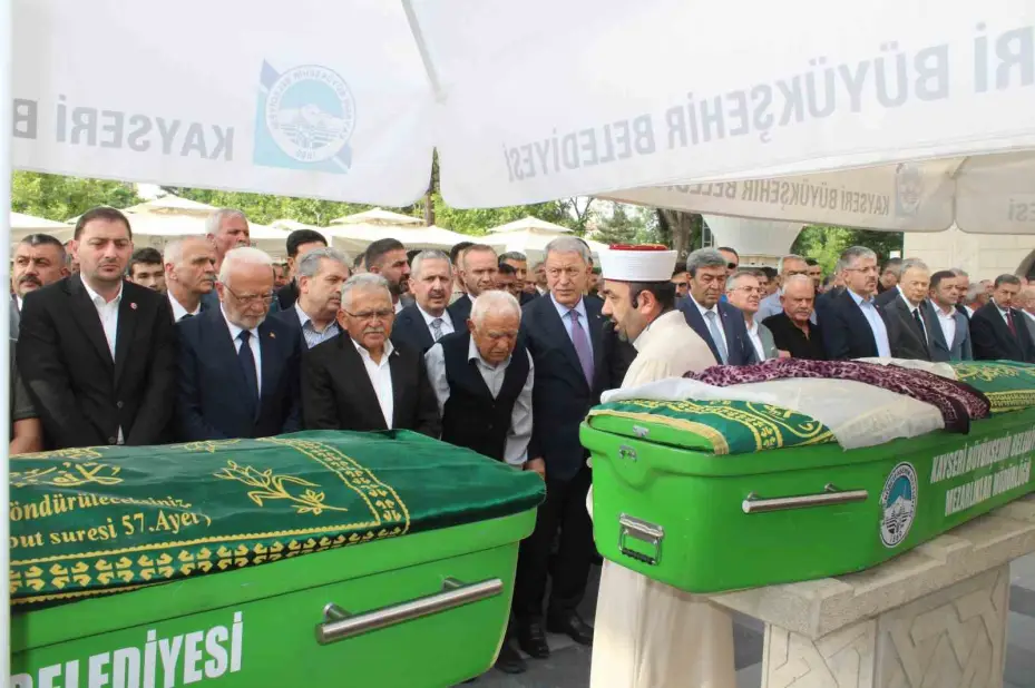 Başkan Büyükkılıç’ın yengesi son yolculuğuna uğurlandı
