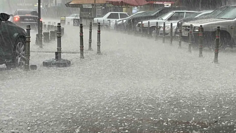 Konya’da dolu ve sağanak yağış etkili oldu