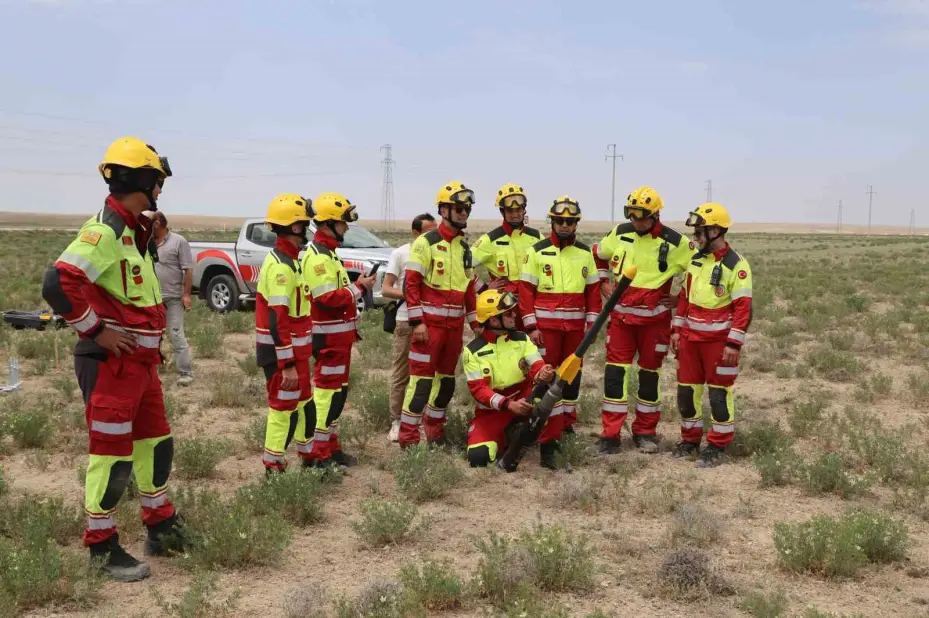 Konya İtfaiyesinin 30 metrelik obruktaki kurtarma tatbikatı nefes kesti