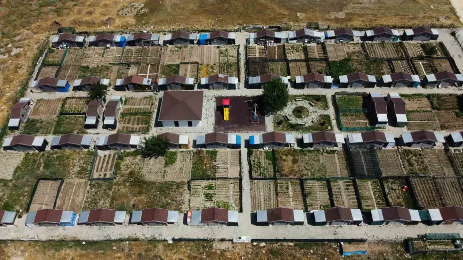 Kendi emekleriyle yetiştirdikleri sebzeleri güvenle tüketiyorlar