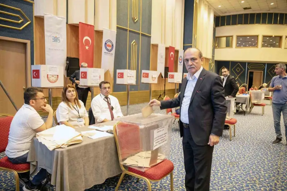 Büro Memur-Sen’de Yusuf Yazgan, yeniden genel başkan seçildi