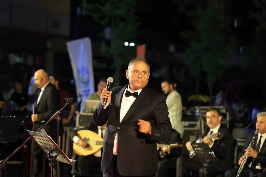 Talas’ta babalar günü coşkusu ’Hoş Seda’ ile yaşandı