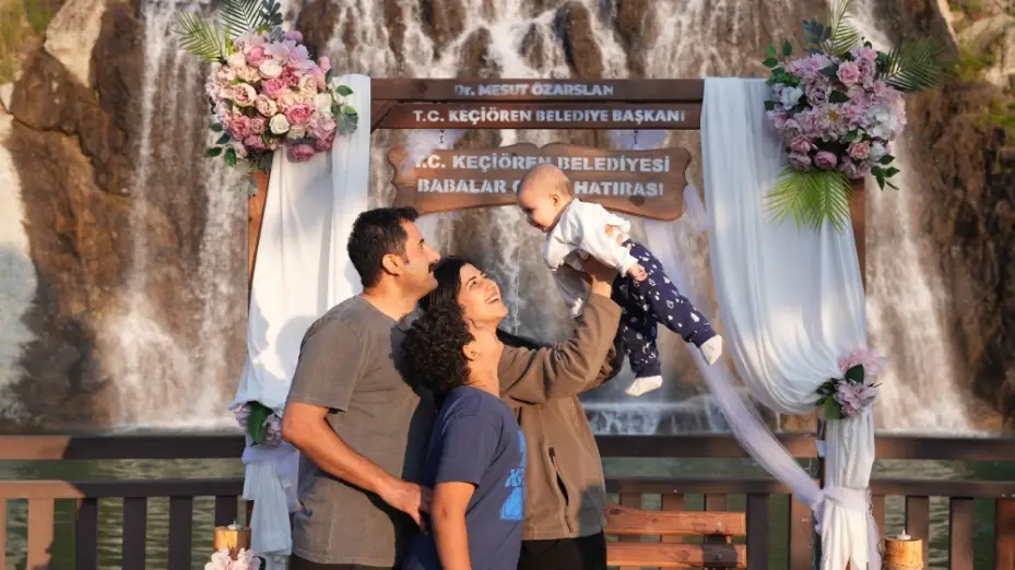Keçiören Belediyesi Babalar Günü’ne özel fotoğraf köşesi oluşturdu