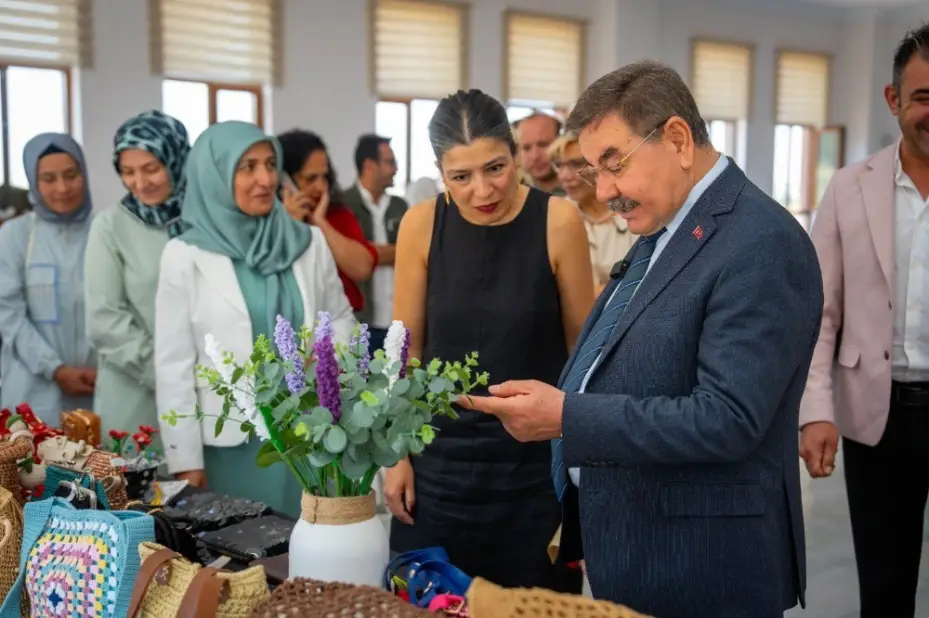 Gölbaşı Belediyesi kursiyerlerin ürünlerini sergiledi
