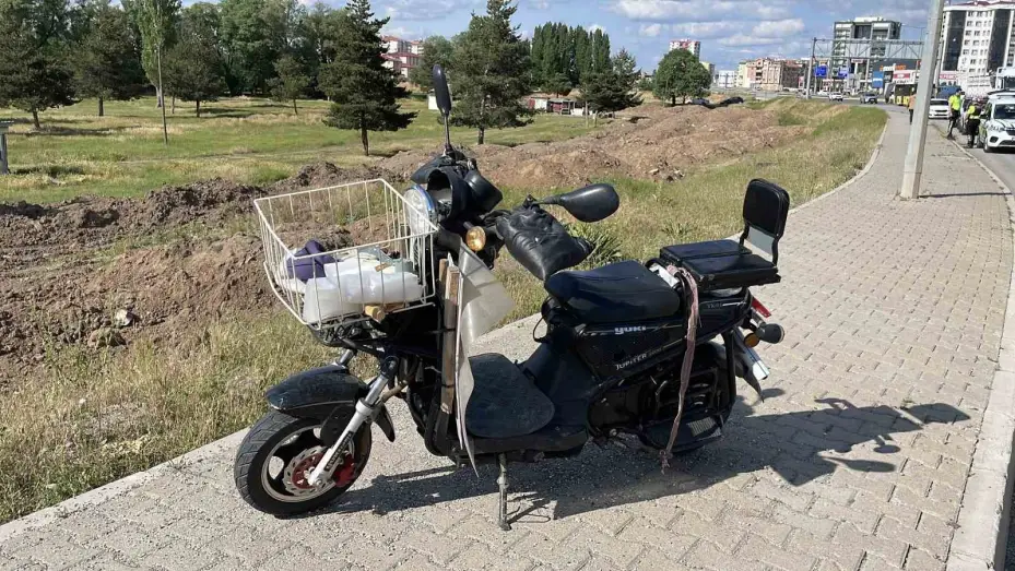 Tırın çarptığı elektrikli motosiklet sürücüsü ağır yaralandı