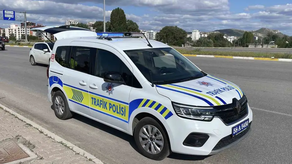 Tırın çarptığı elektrikli motosiklet sürücüsü ağır yaralandı