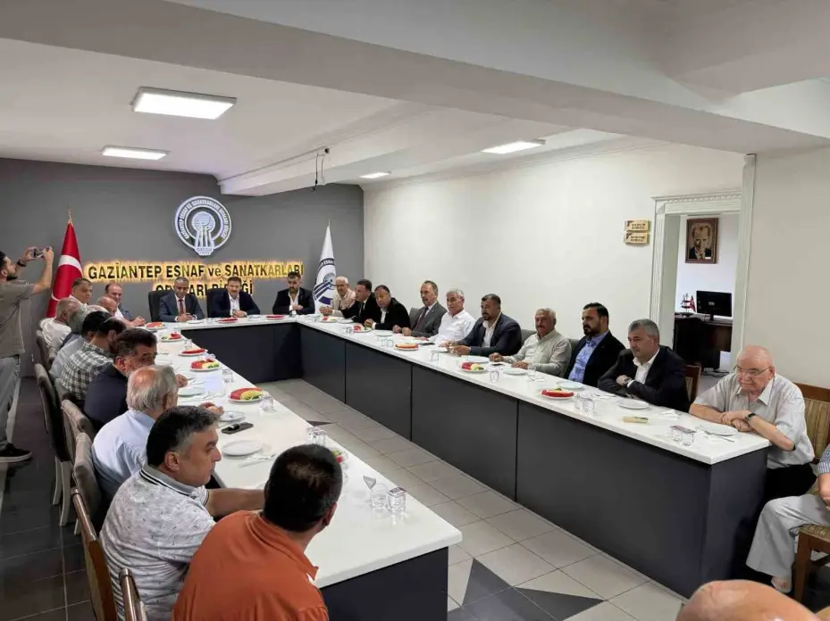 TŞOF Genel Başkanı Mehmet Yiğiner, Gaziantep’te esnaf odası başkanlarıyla buluştu