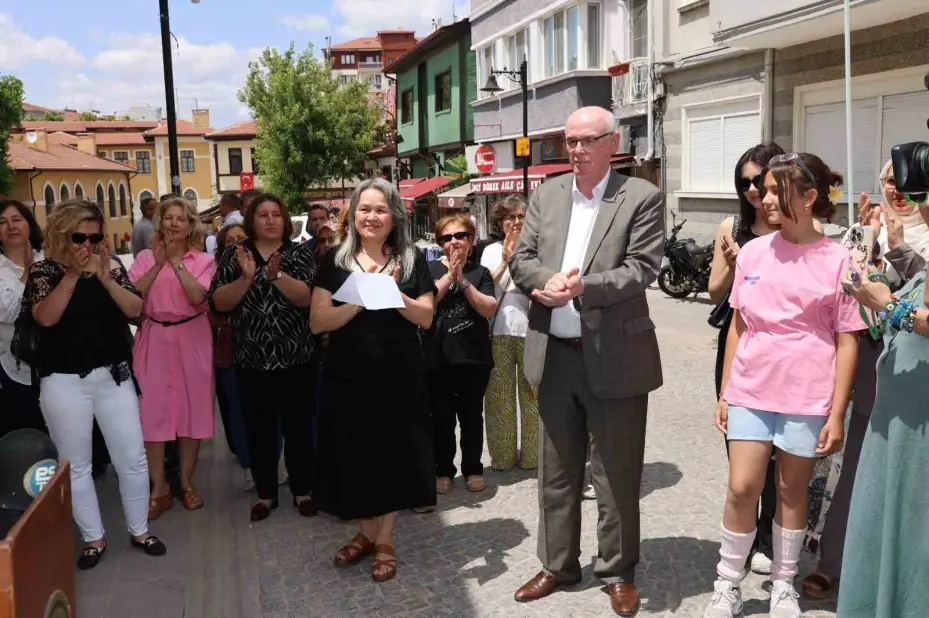 Odunpazarı Belediyesi Halk Merkezleri ‘Yıl Sonu Çini Sergisi’ açıldı
