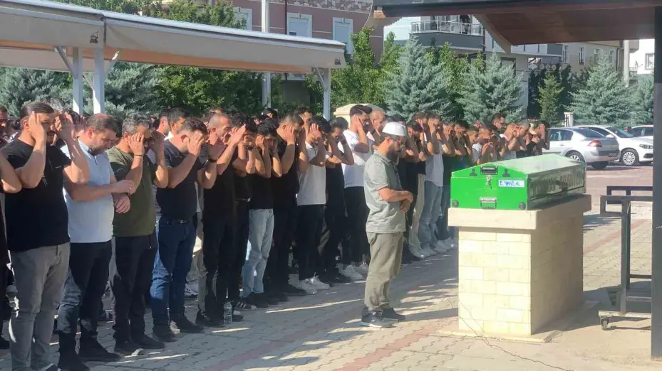 Kazada ölen motor tutkunu adam toprağa verildi