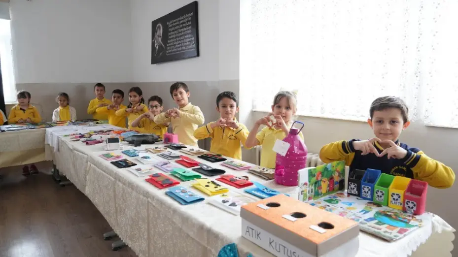 Keçiören’de ilkokul öğrencilerinin eserlerinden sergi açıldı