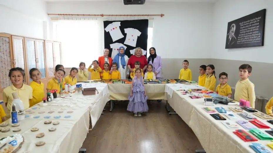 Keçiören’de ilkokul öğrencilerinin eserlerinden sergi açıldı