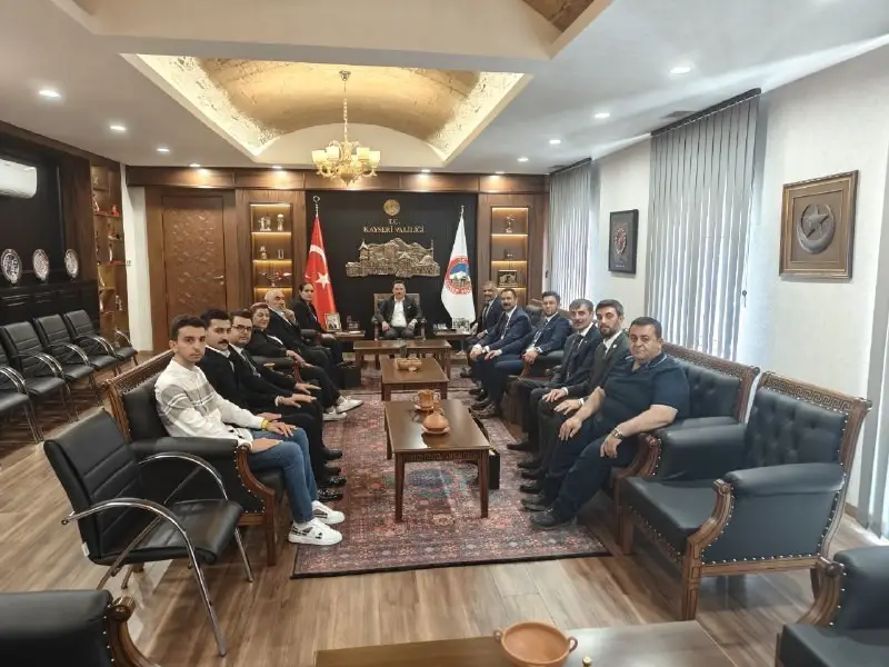 AKİB’in uçağı ‘su selamlaması’ ile Kayseri’ye geldi