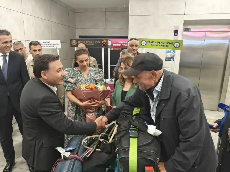 AKİB’in uçağı ‘su selamlaması’ ile Kayseri’ye geldi
