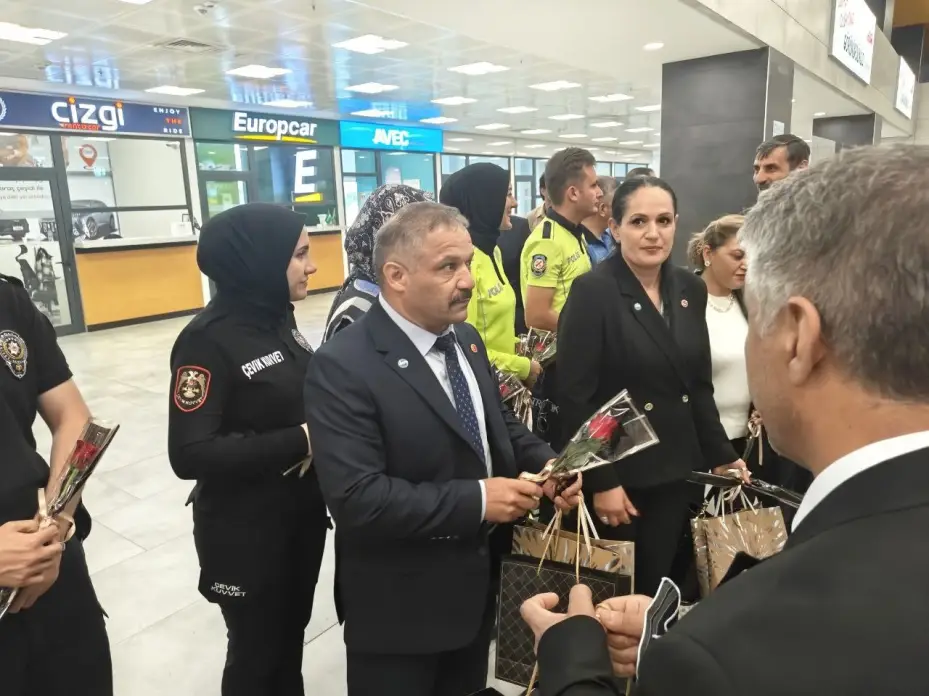 AKİB’in uçağı ‘su selamlaması’ ile Kayseri’ye geldi