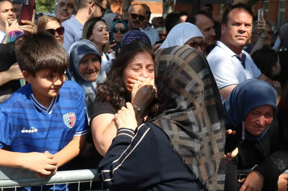 Hacdan dönen dedesini ve ninesini ‘Icardi’nin hareketiyle karşıladı