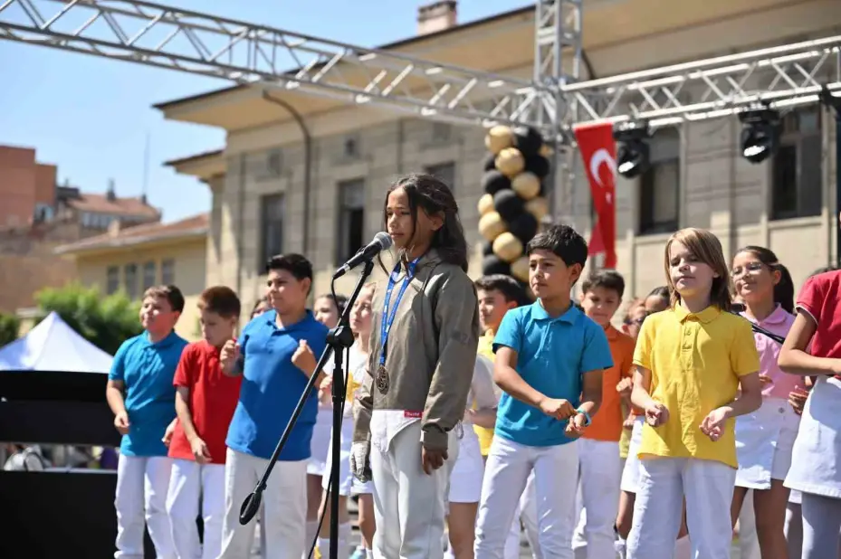 ’Türkiye Yüzyılında Geleceğin Yıldızları’ yıl sonu şenliği düzenlendi