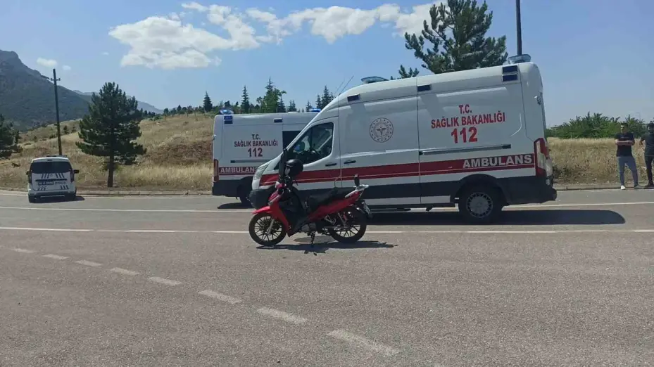 Konya’da motosiklet virajı alamadı: 2 yaralı