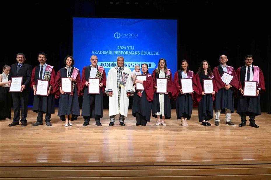 Anadolu Üniversitesi Akademik Performans Ödülleri sahiplerini buldu