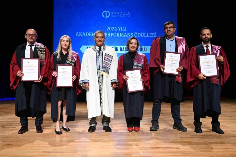 Anadolu Üniversitesi Akademik Performans Ödülleri sahiplerini buldu