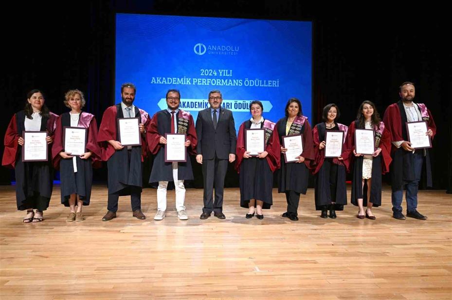 Anadolu Üniversitesi Akademik Performans Ödülleri sahiplerini buldu